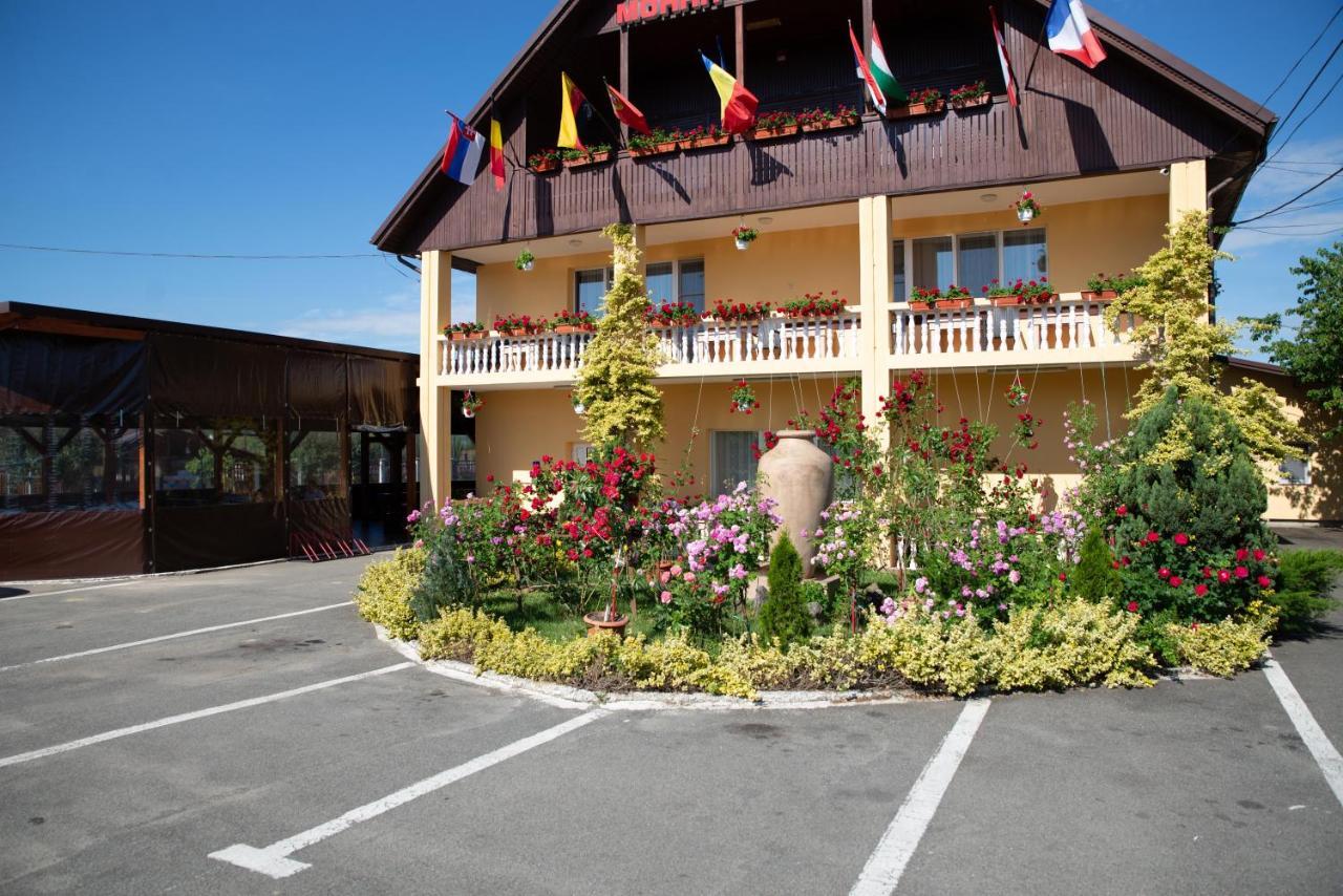 Motel Moara Veche Сэкэлэшени Экстерьер фото