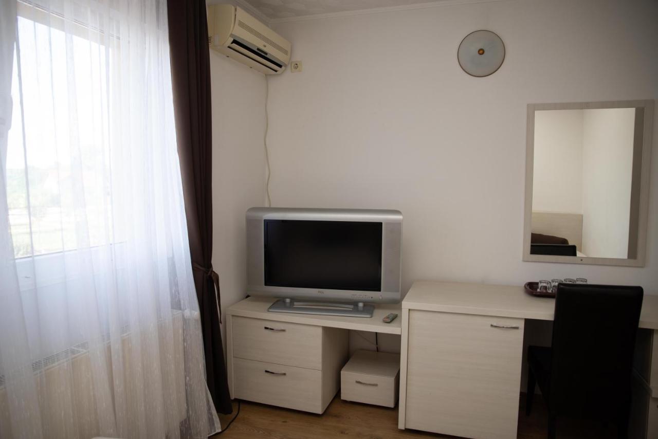 Motel Moara Veche Сэкэлэшени Экстерьер фото