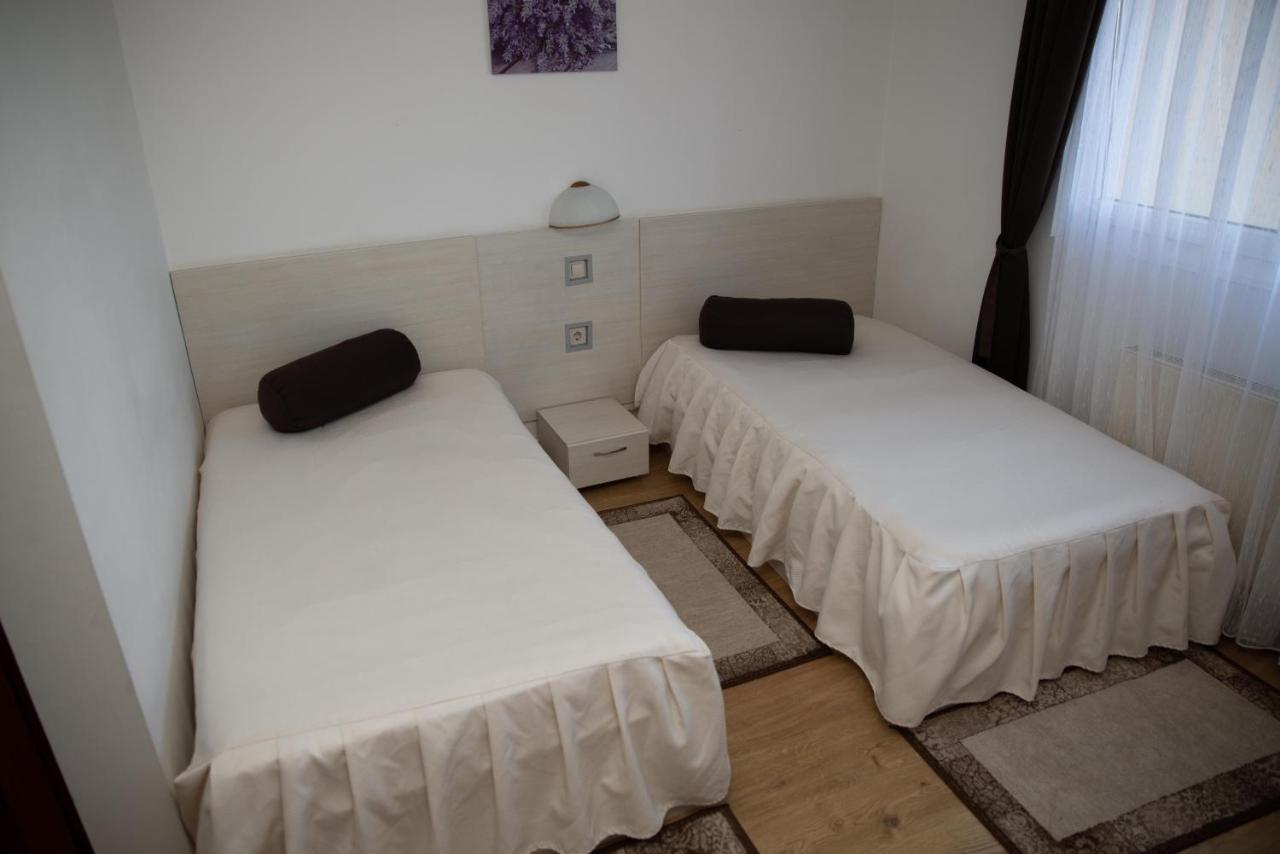 Motel Moara Veche Сэкэлэшени Экстерьер фото