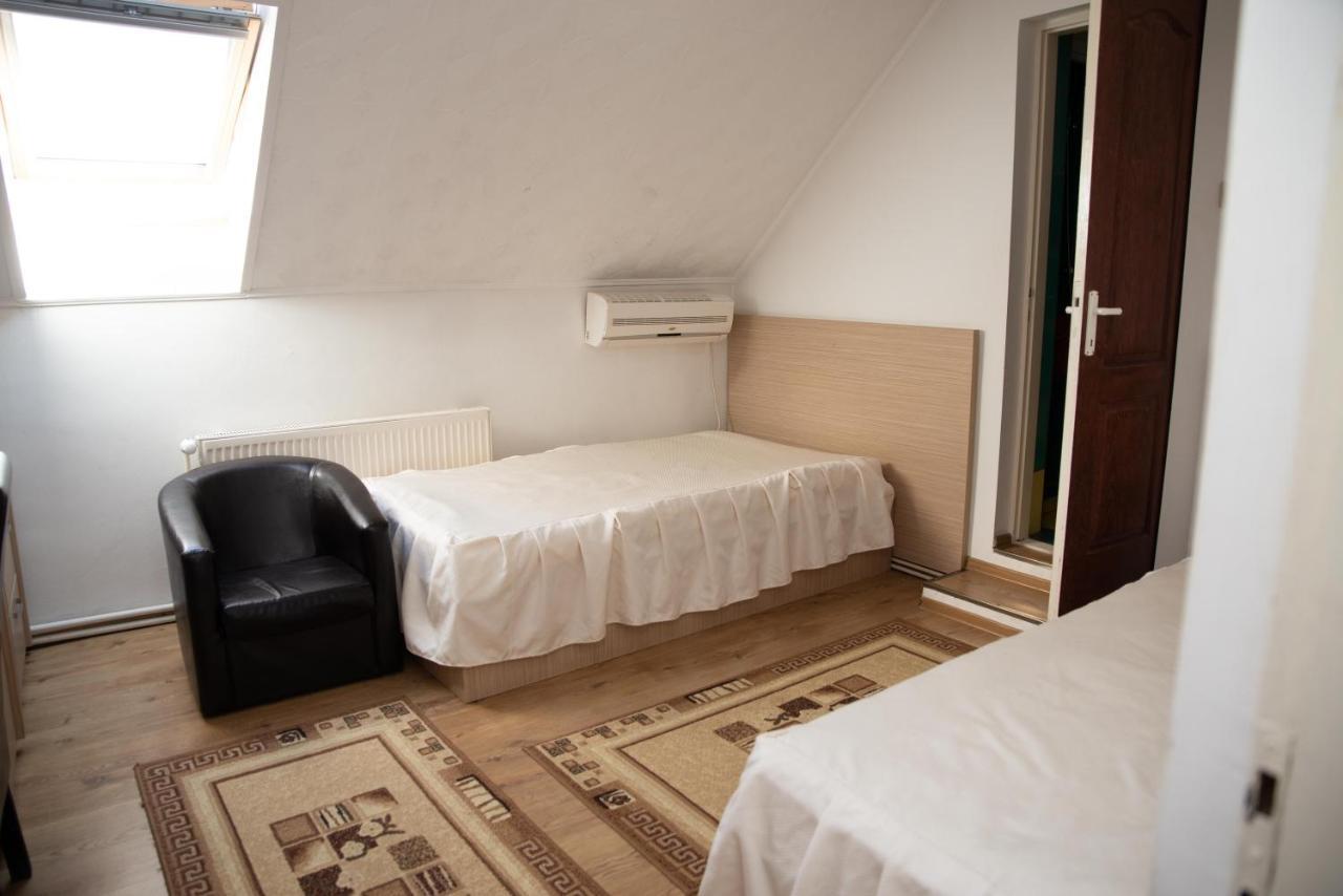 Motel Moara Veche Сэкэлэшени Экстерьер фото