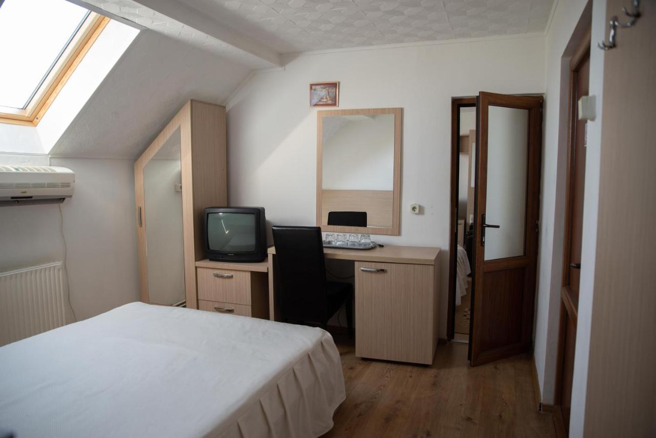 Motel Moara Veche Сэкэлэшени Экстерьер фото