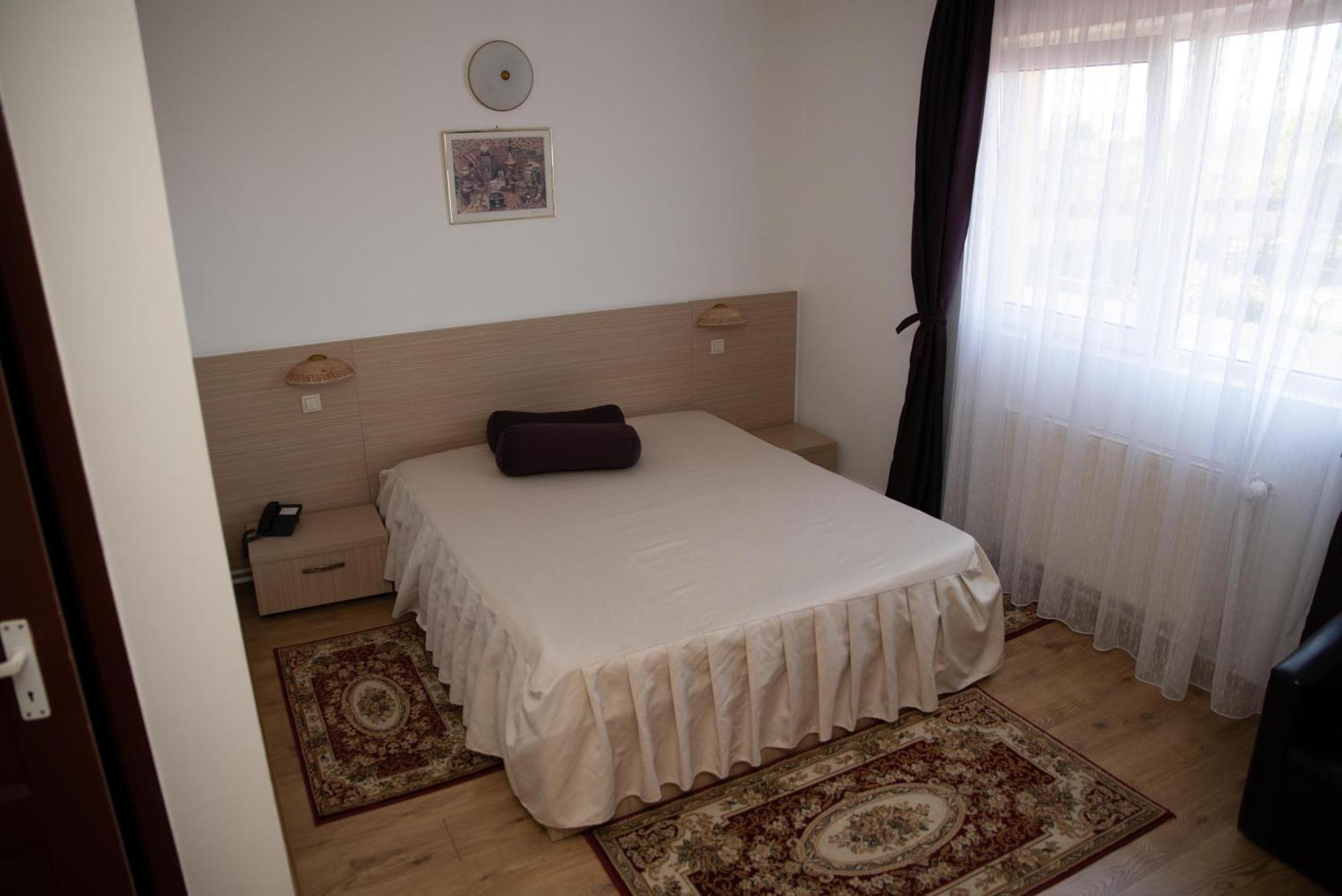 Motel Moara Veche Сэкэлэшени Экстерьер фото