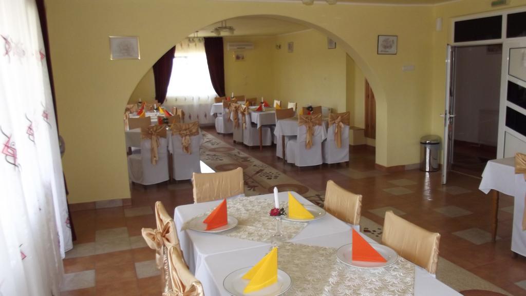 Motel Moara Veche Сэкэлэшени Экстерьер фото