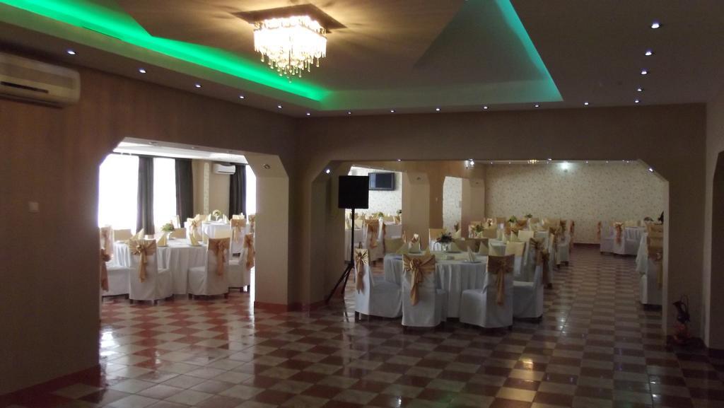 Motel Moara Veche Сэкэлэшени Экстерьер фото