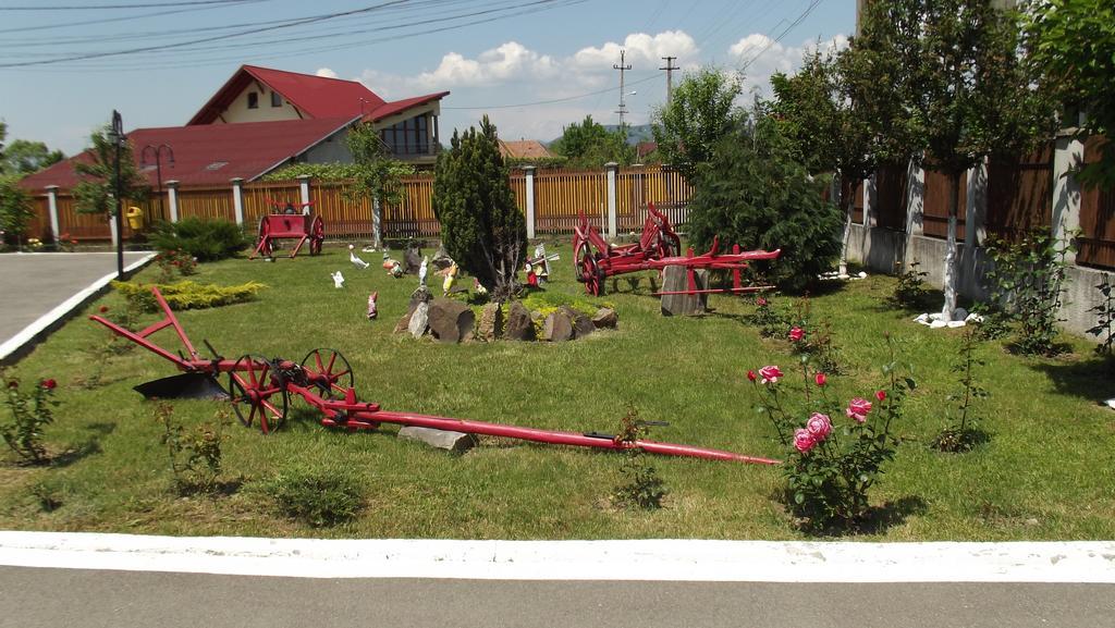 Motel Moara Veche Сэкэлэшени Экстерьер фото